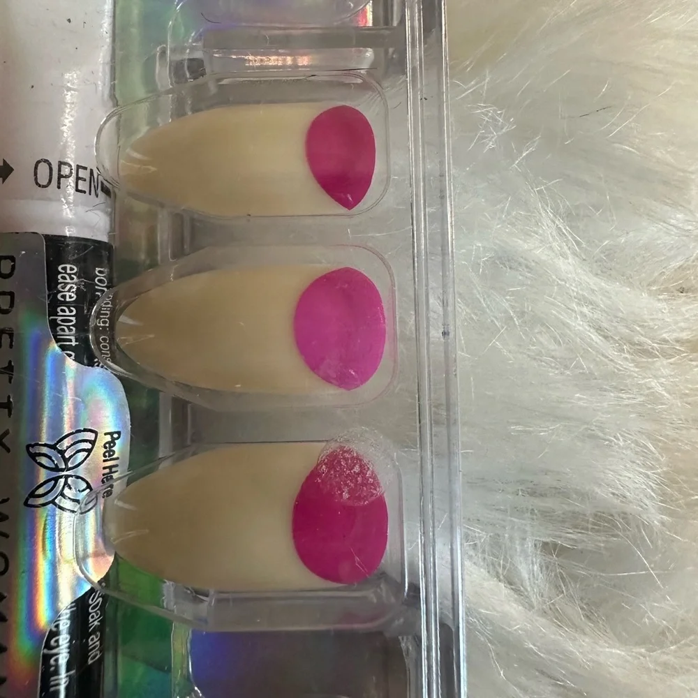 🩷5/$10 Faux Nails - Pink and Cream